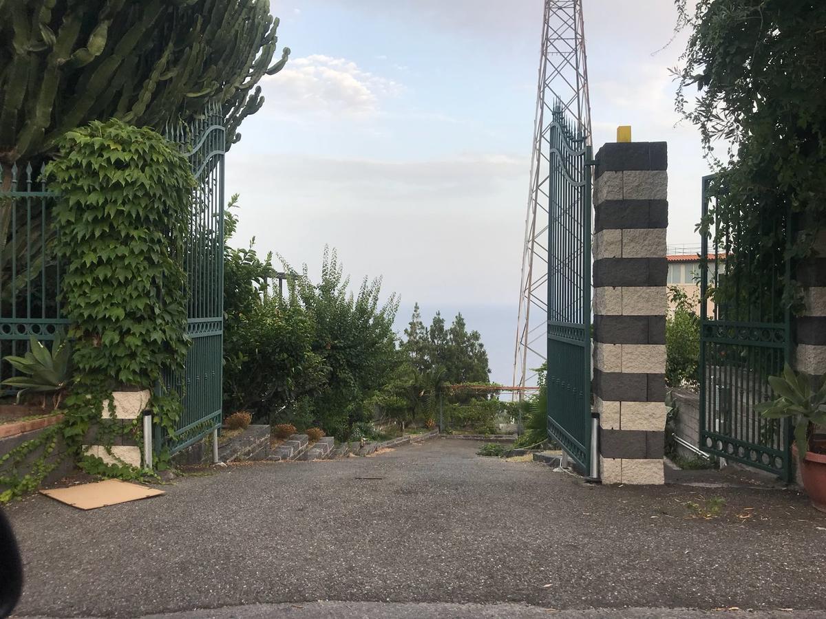 Bed and Breakfast La Nave Sul Mare Di Taormina Летоянни Экстерьер фото
